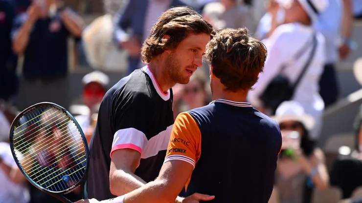 Casper Ruud eliminó a Nicolás Jarry en tres sets.