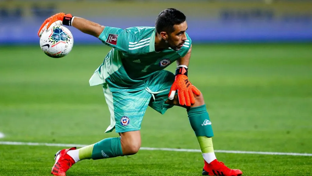 Claudio Bravo sigue demostrando su vigencia en el Betis de Sevilla