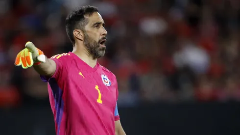 Claudio Bravo le dijo que no a la Selección y su mentor defiende la decisión tomada por el actual meta del Betis