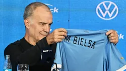 Marcelo Bielsa tuvo notable gesto con hincha uruguayo