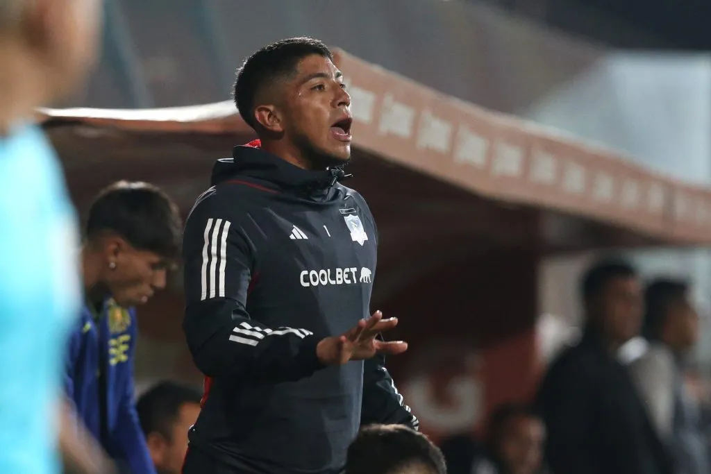 Brayan Cortés pasó de ser inamovible en Colo Colo a estar en la banca y ahora Berizzo lo borra de la Selección Chilena (Photosport)