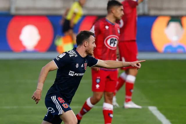El último gol de Ángelo Henríquez por la U se lo hizo a Huachipato en abril de 2021 (Photosport)