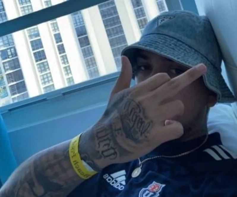 Young Cister cada vez que puede demuestra su amor por la U en su Instagram | Foto: Instagram