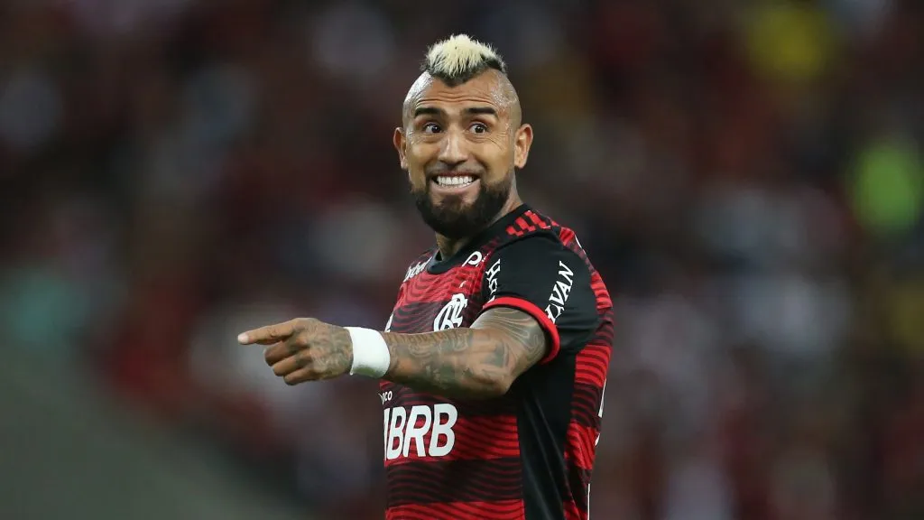 Arturo Vidal no tiene pensado aún resolver su posible retorno a Colo Colo y va a la pelea en el Flamengo (Photosport)