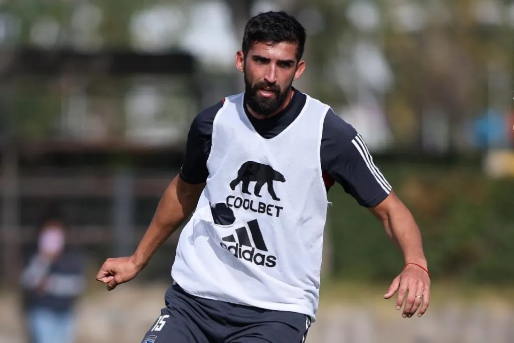 Emiliano Amor sumó acción en goleada de Colo Colo ante Santiago City.