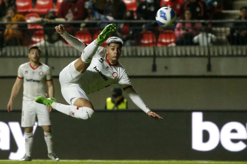 Williams Alarcón aparece otra vez en la órbita de la Universidad Católica para el segundo semestre (Photosport)