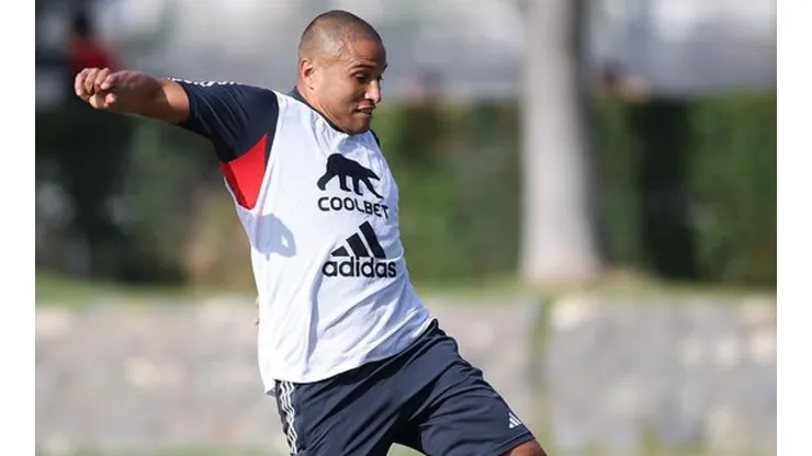 Leandro Benegas marcó dos tantos en partido de entrenamiento de Colo Colo (Foto: Colo Colo)