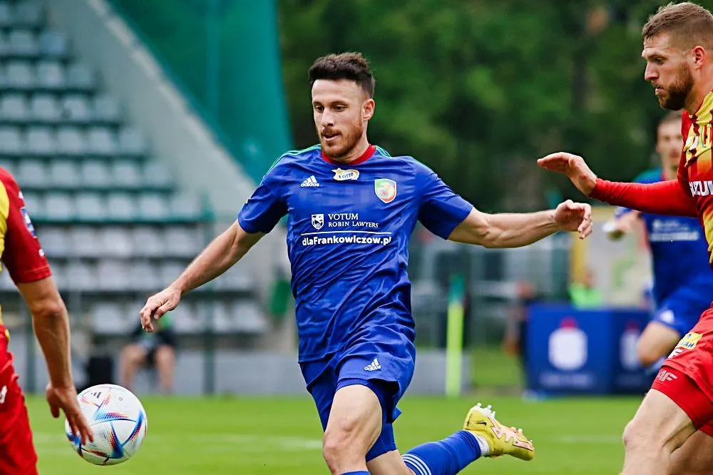 Ángelo Henríquez se despide del Miedz tras estar una temporada | Foto: Archivo