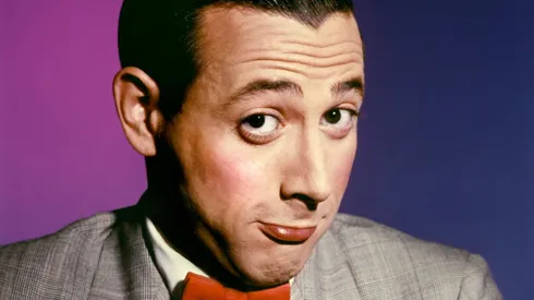 Paul Reubens se hizo famoso por interpretar al personaje infantil Pee-wee Herman.