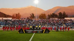 SANTIAGO, CHILE - APRIL 28: Players of Flamengo and Universidad Catolica line up prior to a match between Universidad Catolica and Flamengo as part of Copa CONMEBOL Libertadores 2022 at Estadio San Carlos de Apoquindo on April 28, 2022 in Santiago, Chile. (Photo by Marcelo Hernandez/Getty Images)