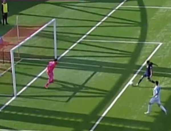 Palacios se perdió un gol increíble. | Foto: Captura TNT Sports