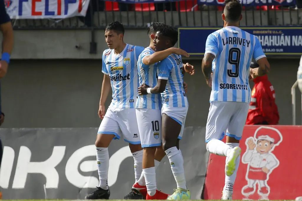 Larrivey fue titular en el triunfo de Magallanes ante la U | Foto: Photosport