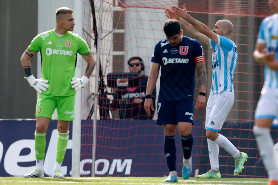La U sumó una nueva caída en el torneo. | Foto: Photosport
