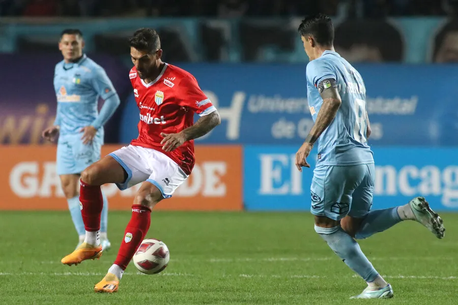 Larrivey buscará anotarle a la U, pero deja en claro su amor por los azules. | Foto: Photosport