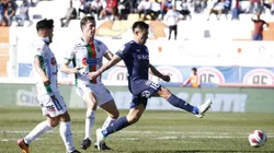 Alexander Aravena anota con la camiseta de la Universidad Católica