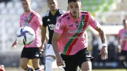 Futbol, Palestino vs Colo Colo. Fecha 24, campeonato nacional 2021. El jugador de Palestino Vicente Fernandez, juega el balón contra Colo Colo durante el partido de primera division realizado en el estadio La Cisterna. Santiago, Chile. 03/10/2021 Marcelo Hernandez/Photosport Football, Palestino vs Colo Colo. 24th date, 2021 national Championship. Palestino’s player Vicente Fernandez play the ball against Colo Colo during the first division match at La Cisterna stadium in Santiago, Chile. 10/03/2021 Marcelo Hernandez/Photosport