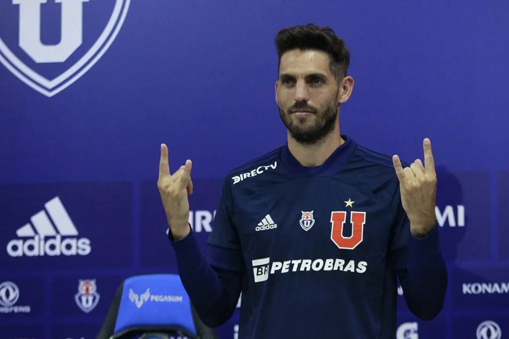 Larrivey sigue recordando con cariño su paso por la U | FOTO: Dragomir Yankovic/Photosport