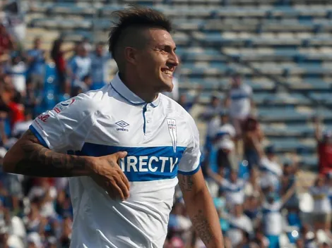 Hinchas de la UC rayan el portón de San Carlos de Apoquindo pidiendo el regreso de Castillo