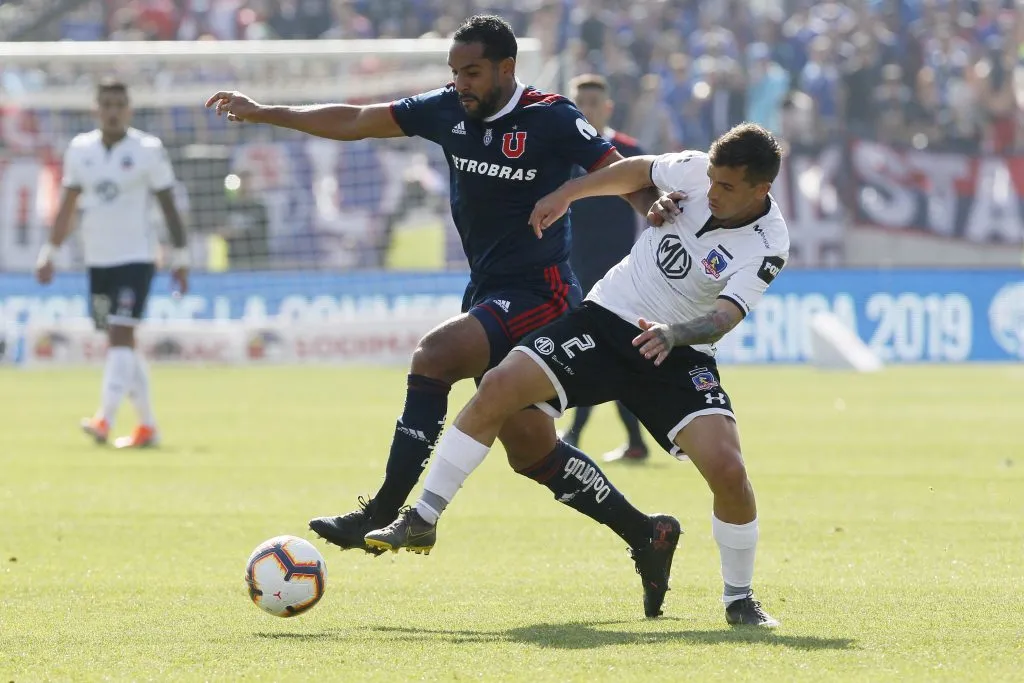 Beausejour enfrentado a Colo Colo en el Estadio Nacional | FOTO: Ramon Monroy/Photosport