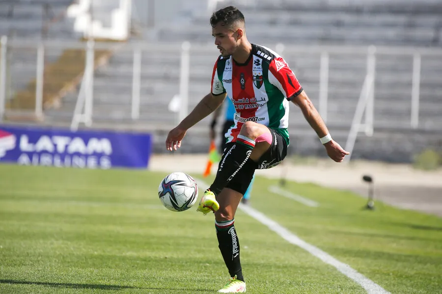 Vicente Fernández fue oficializado ayer en la U. | Foto: Photosport