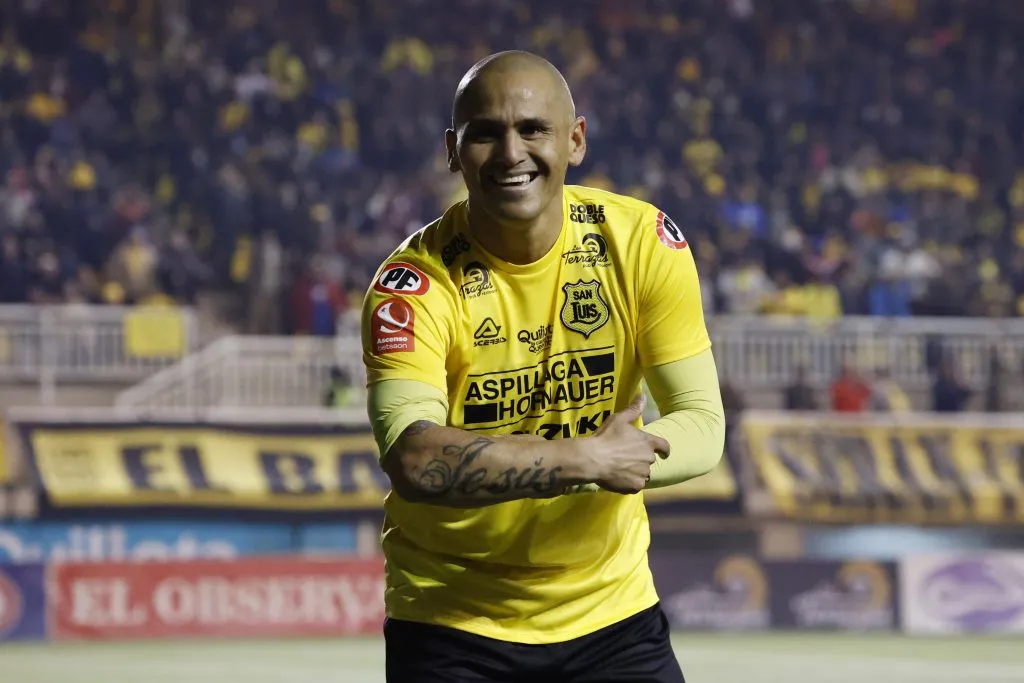 Humberto Suazo brilla con San Luis en la Primera B (Foto: Photosport)