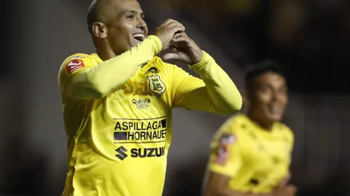 Humberto Suazo fue destacado por su entrenador, Francisco Bozán (Foto: Photosport)