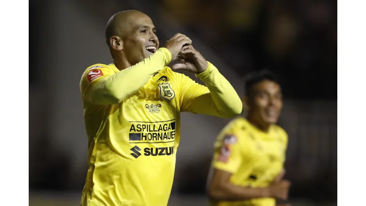 Humberto Suazo fue destacado por su entrenador, Francisco Bozán (Foto: Photosport)