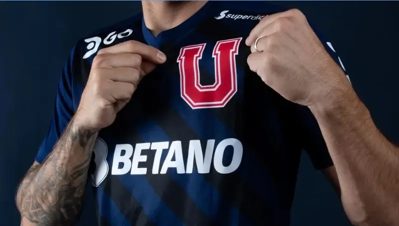 Esta camiseta usará la U ante Magallanes (Prensa Universidad de Chile)