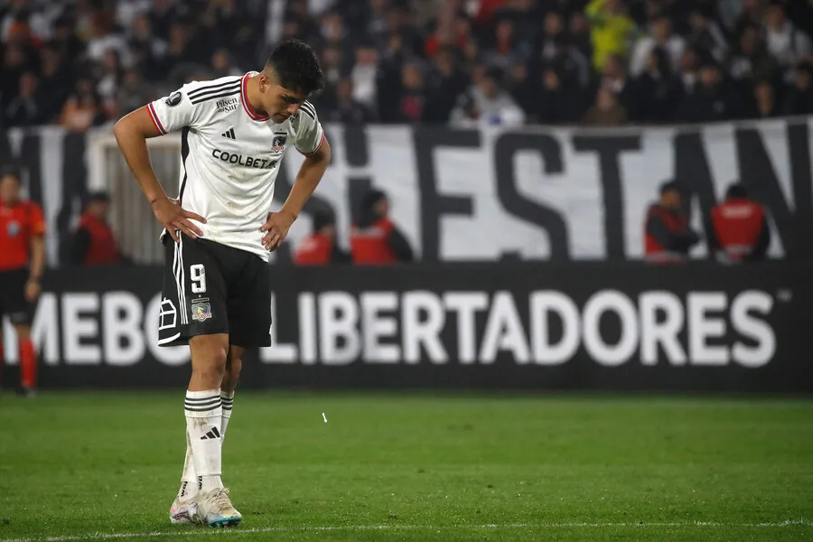 Pizarro no encuentra el gol en Colo Colo. | Foto: Photosport