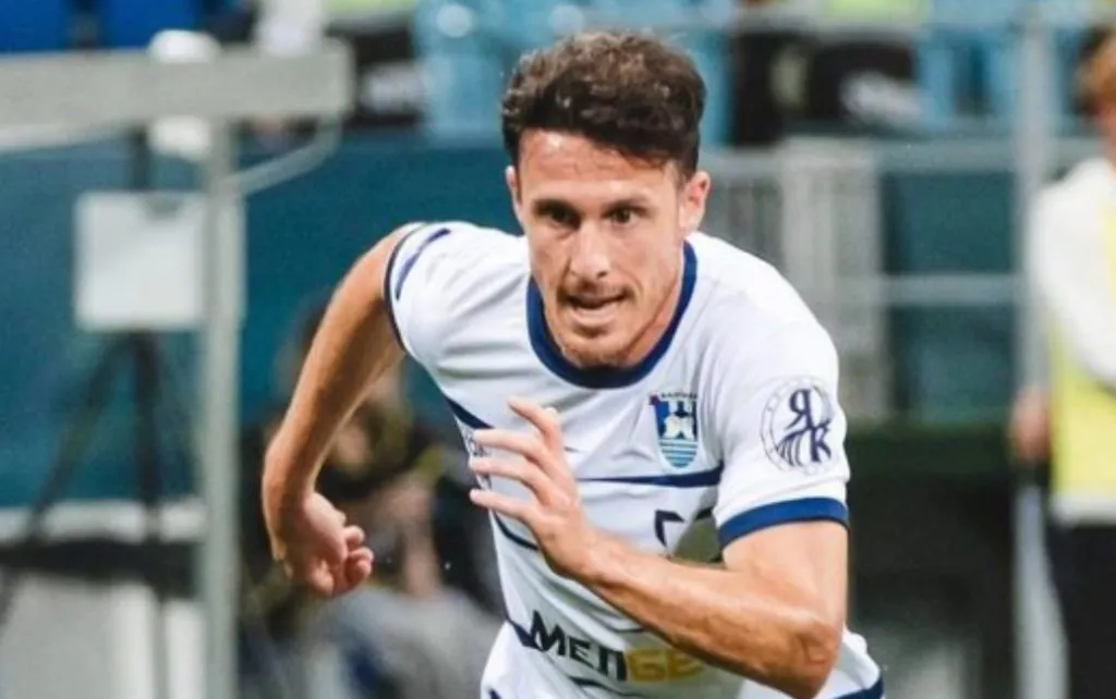 Ángelo Henríquez no la pasa bien en Rusia.