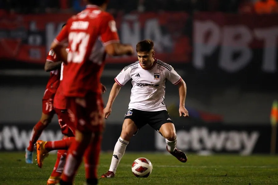 Leonardo Gil fue titular en la igualdad de Colo Colo | Foto: Photosport
