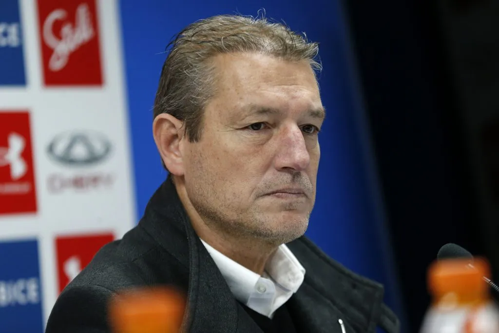 José María Buljubasich sigue analizando nombres para la banca de la UC | FOTO: Javier Salvo/Photosport