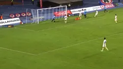 Edson Puch perdió un gol increíble a centímetros de la línea de sentencia en Iquique