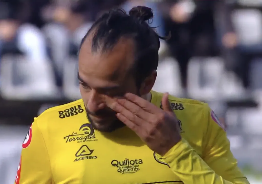 Mathias Vidangossy se emocionó mucho en la previa del lance entre San Luis y Temuco en el último adiós a José Sulantay (Estadio TNT Sports)