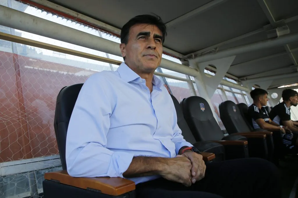 Gustavo Quinteros recibió respaldo del entrenador chileno, Raúl Toro (Foto: Photosport)