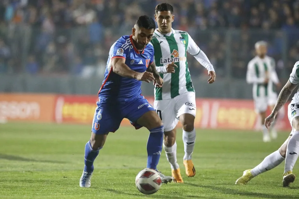 Yonathan Andía espera su oportunidad de volver a la oncena de la U, aunque Mauricio Pellegrino tiene esta tarde la última palabra (Photosport)