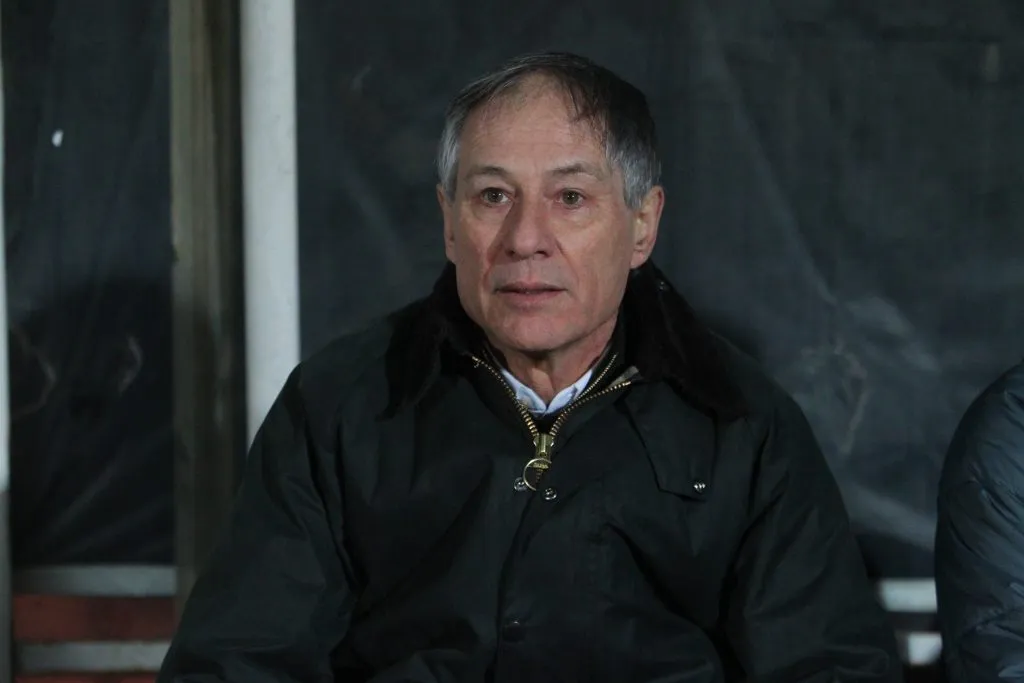 Ariel Holan deja el cargo de entrenador en la UC | Foto: Photosport