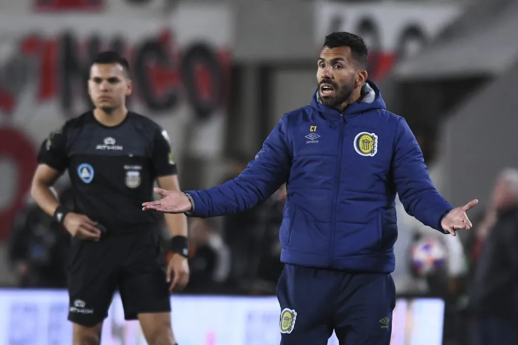 Carlos Tévez asoma como opción para el banco de la UC | Foto: Getty Images