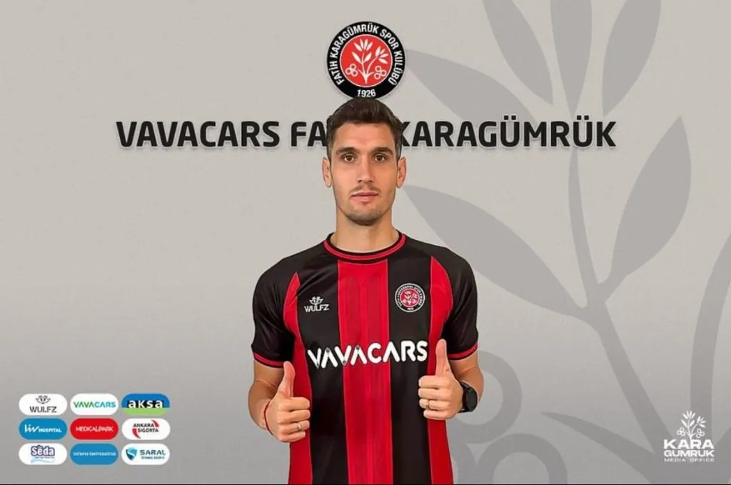 Dituro presentado en su nuevo equipo en Turquía | Foto: Fatih Karagumruk