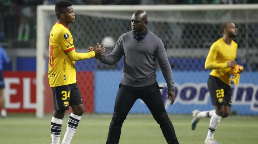 El DT interino sostuvo que el equipo debió jugar más adelante y no a especular (Archivo)