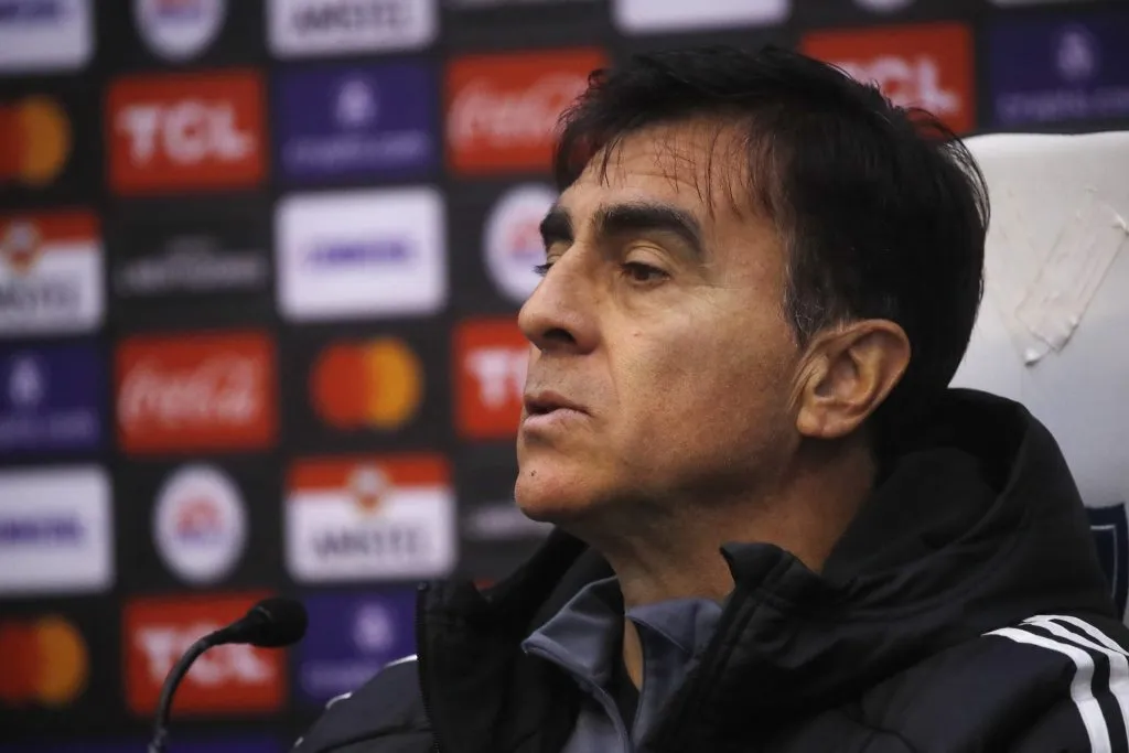 Romai Ugarte no le perdona el mal nivel a Gustavo Quinteros (Photosport)