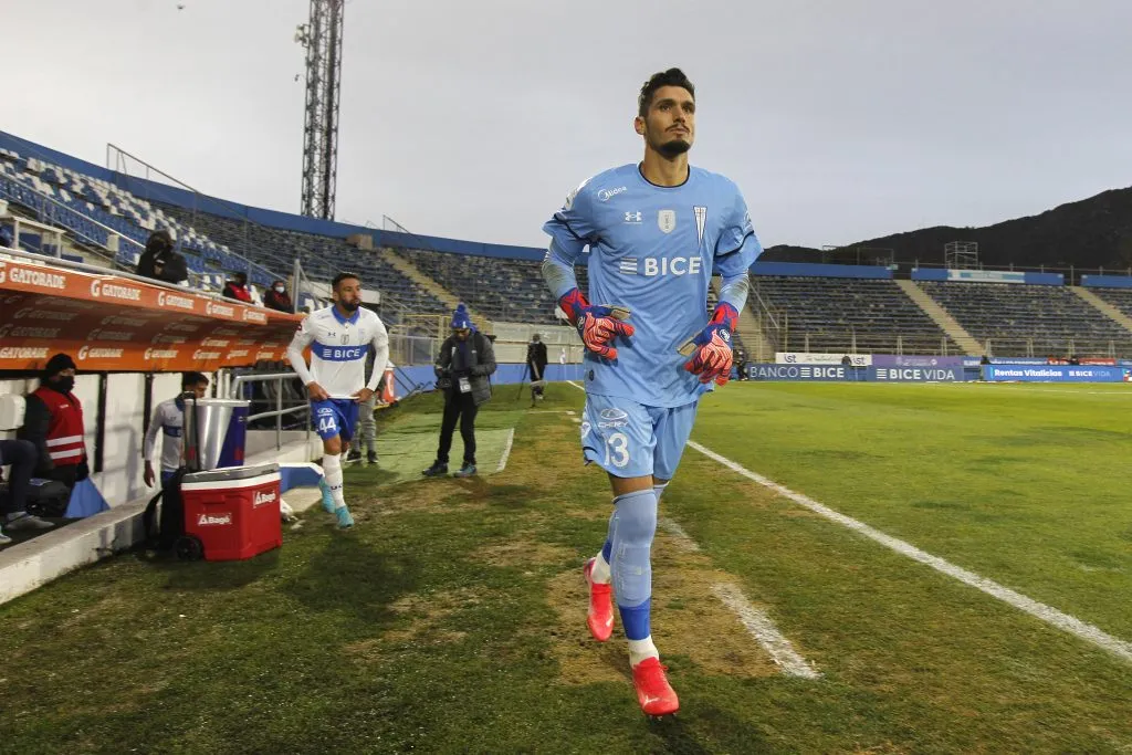 Matías Dituro no respondió a la confianza de la UC y partió ante la primera oferta que llegó del extranjero (Photosport)