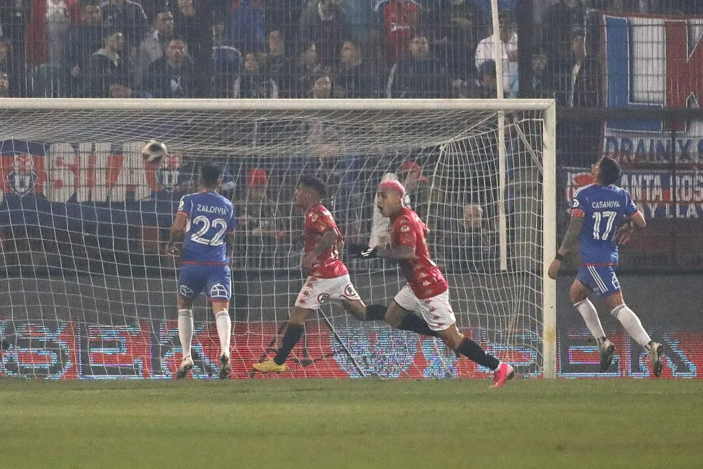 Unión Española le gana a Universidad de Chile 3-0.