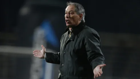 Ariel Holan deja la banca de la Universidad Católica