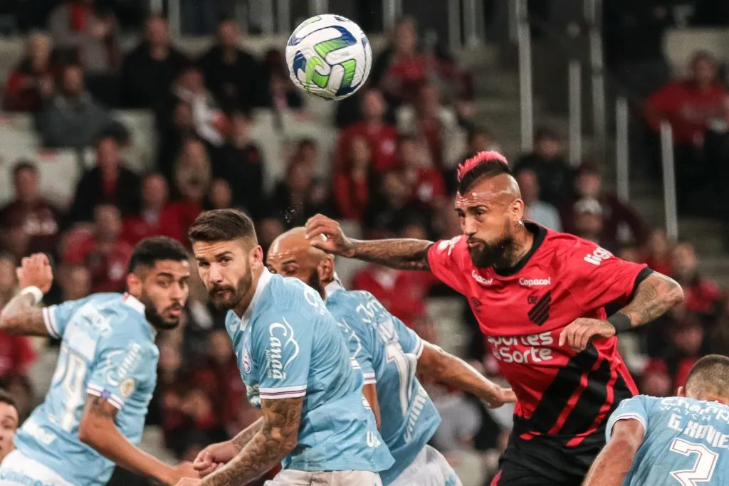 Vidal sumó sus primeros minutos como jugador del Furacão | FOTO:  AGIF/Photosport