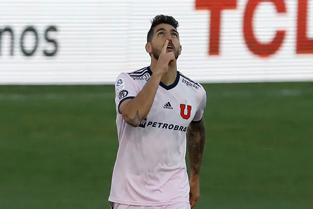 Larrivey anotó en la última victoria de la U ante Unión Española en Santa Laura (Photosport)