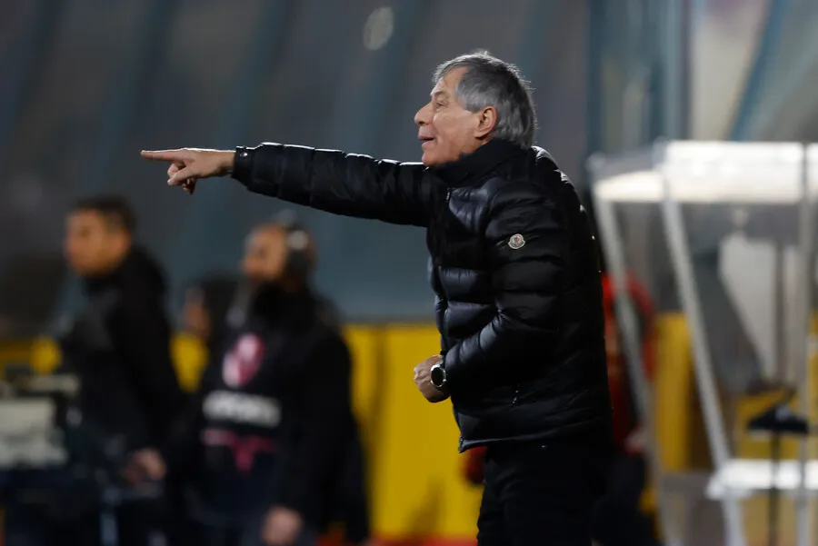 Holan movió su equipo para esta jornada | Foto: Photosport