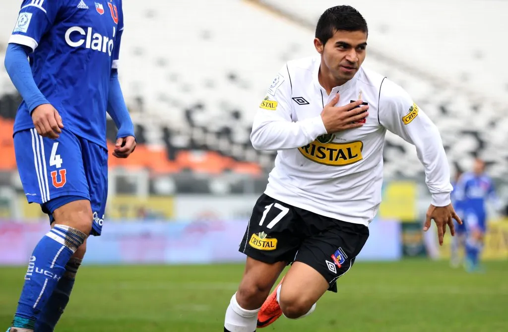 Jeisson Vargas estaría a punto de dejar la Universidad de Chile, aunque O’Higgins tiene en carpeta a una competencia: Brayan Rabello (Photosport)
