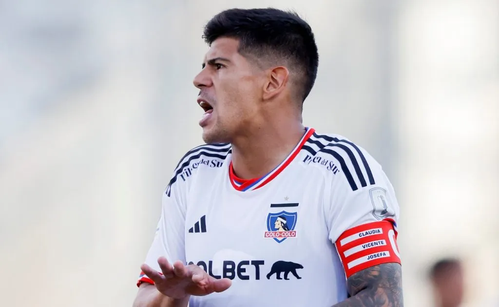 Esteban Pavez se habría peleado duramente con Gustavo Quinteros en Brasil (Photosport)