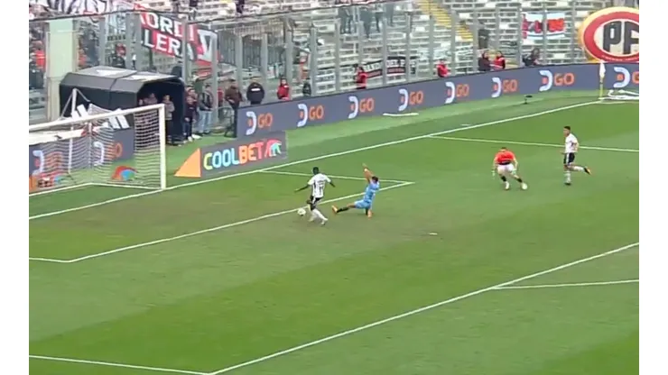 Fabián Castillo se perdió un gol solo en Colo Colo (Foto: TNT Sports)